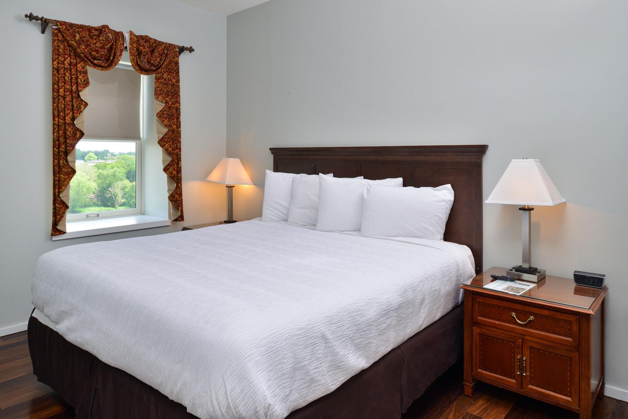Hotel Grand Eastonian & Easton