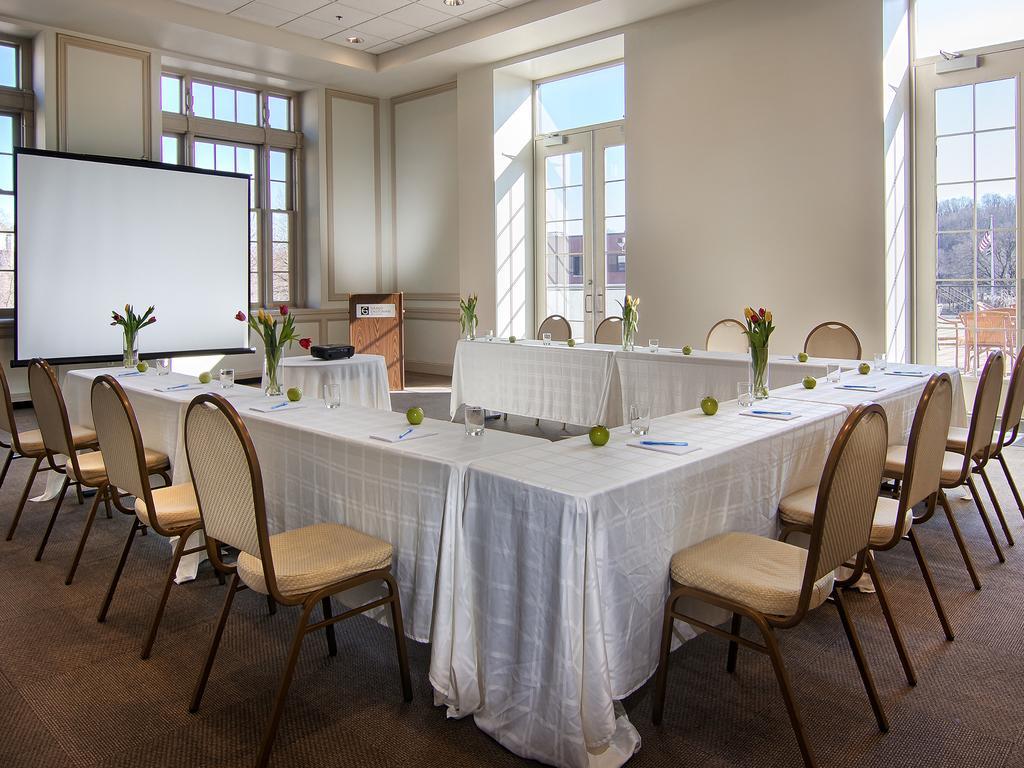 Hotel Grand Eastonian &