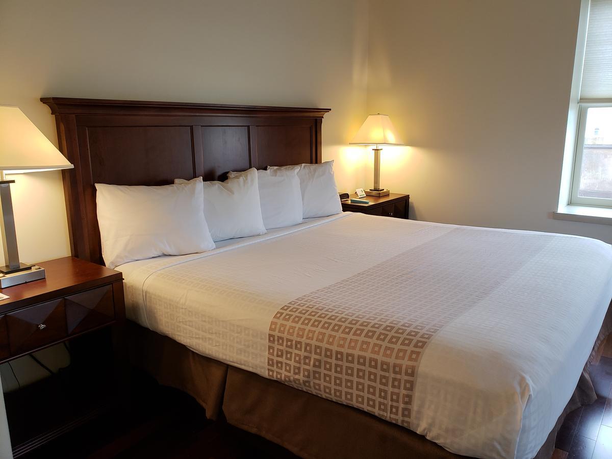 Grand Eastonian & Hotel Easton