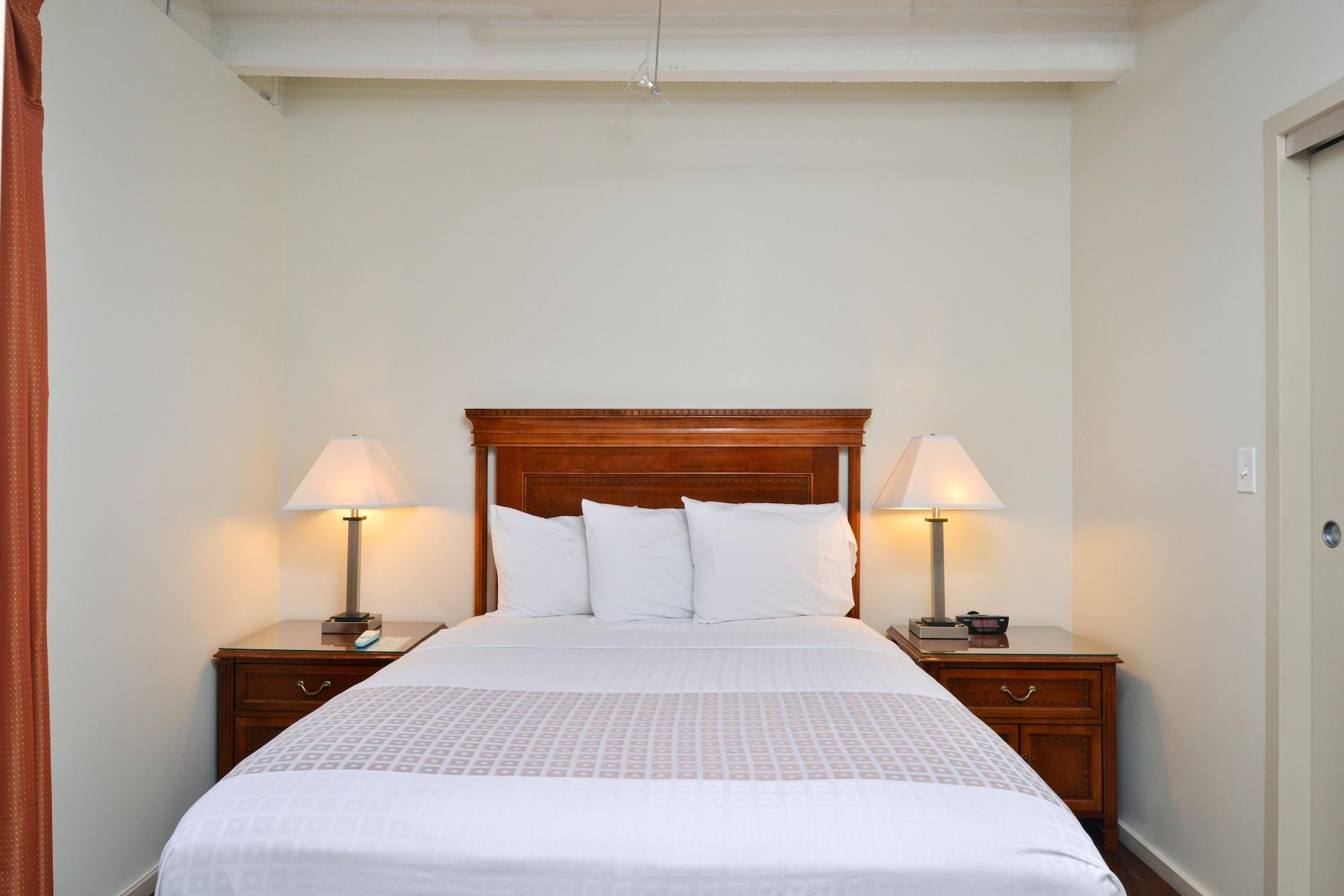 Grand Eastonian & Hotel