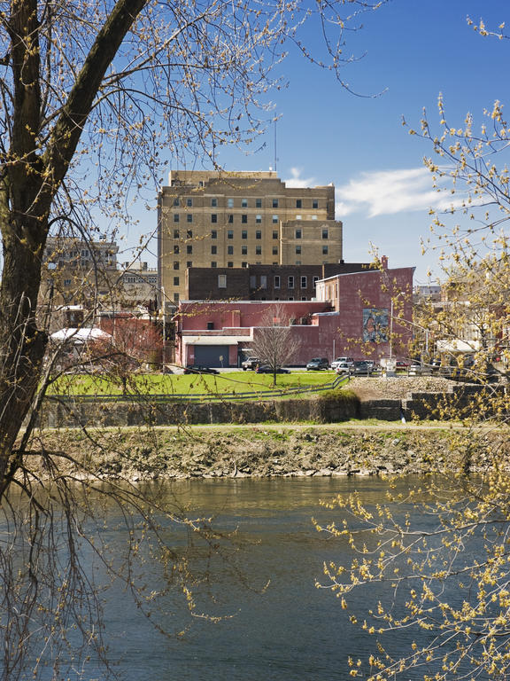 Hotel Grand Eastonian & Easton
